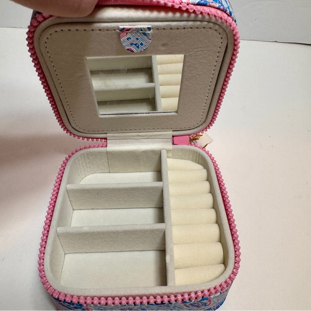 NWT Simply Southern Jewelry Travel Case Box in the "Oyster" print. - Picture 6 of 13